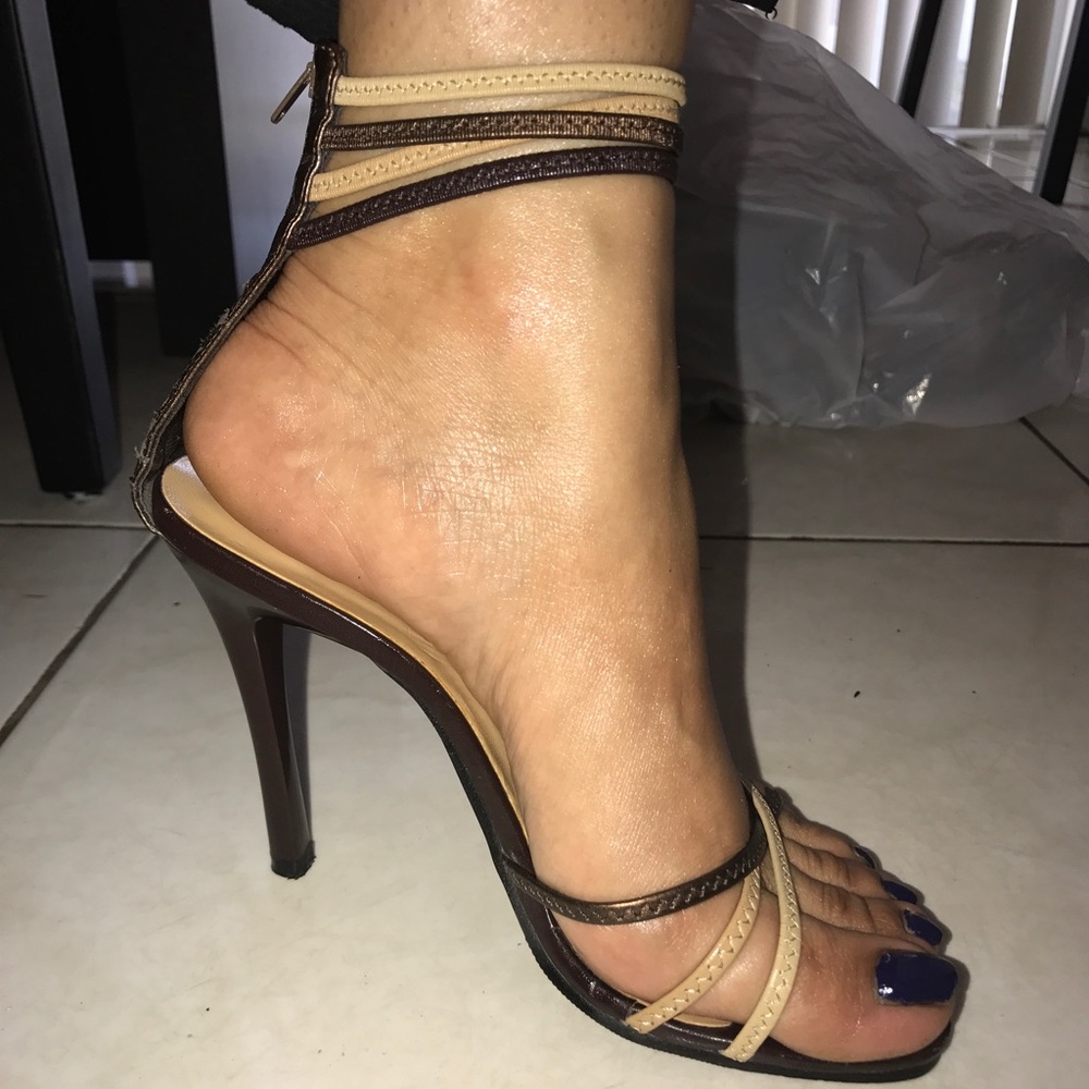 SOLD ON MERCSexy 4" heels size 6