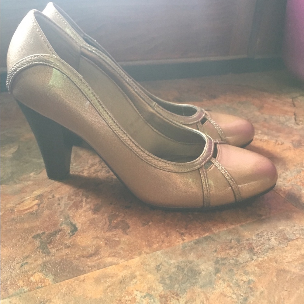 Memory Foam Heels size 8 - Picture 2 of 2