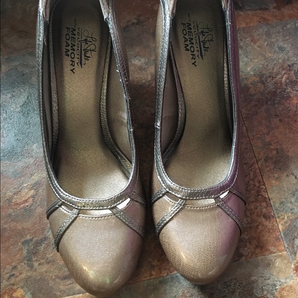 Shoes - Memory Foam Heels size 8