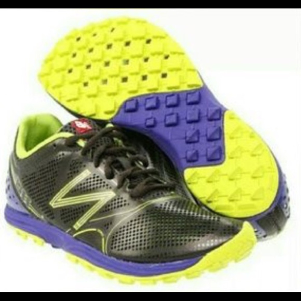 Trail running shoes - New Balance WT110BE
