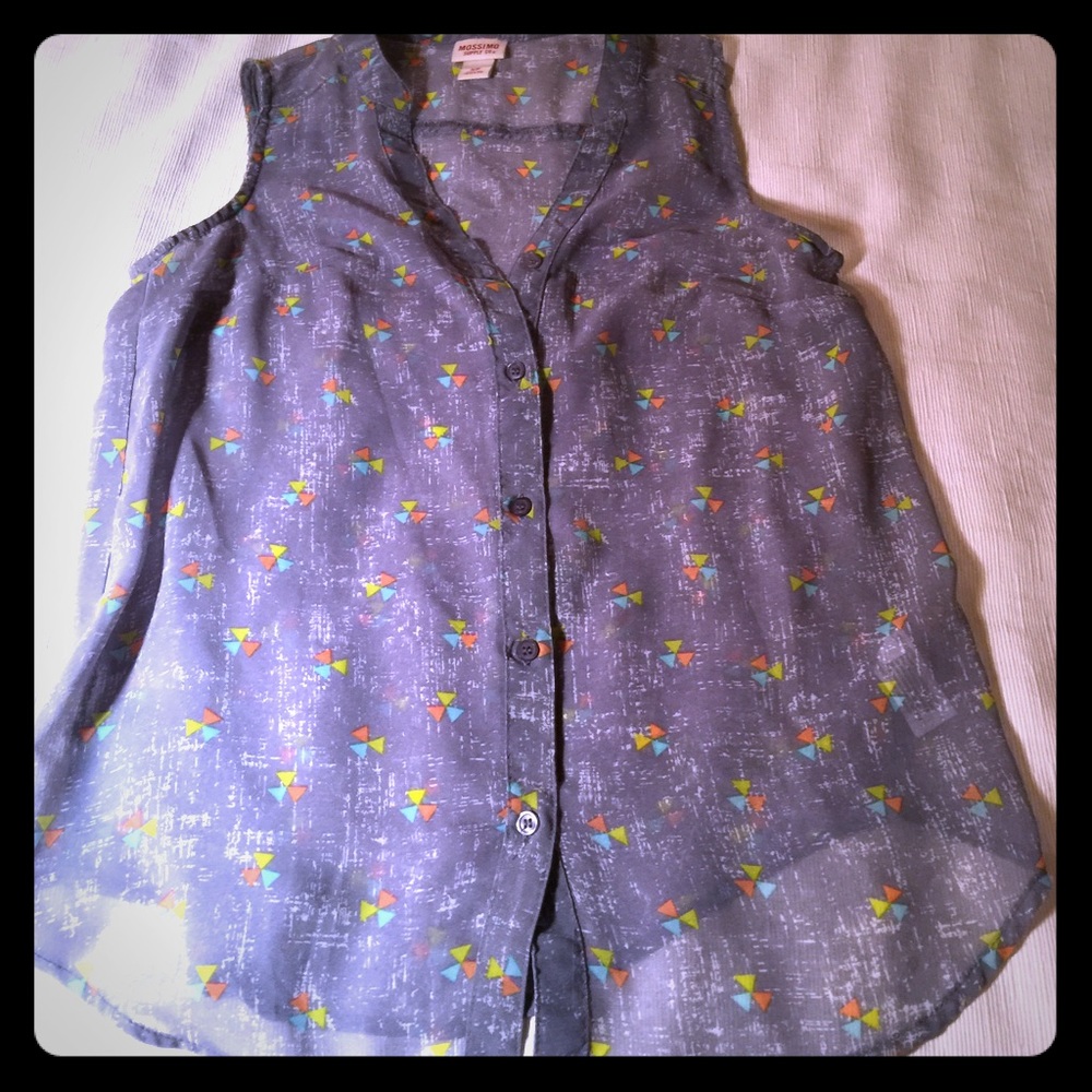 Cute sheer button up tank! Worn 3 times