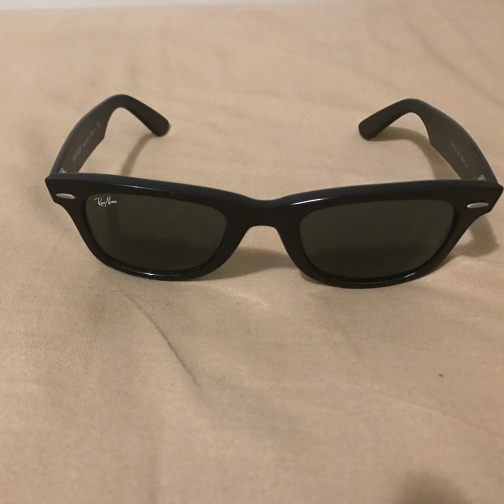 Ray-Ban Wayfarer sunglasses - like new condition!