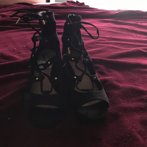 Shoes - Picture 2 of 4