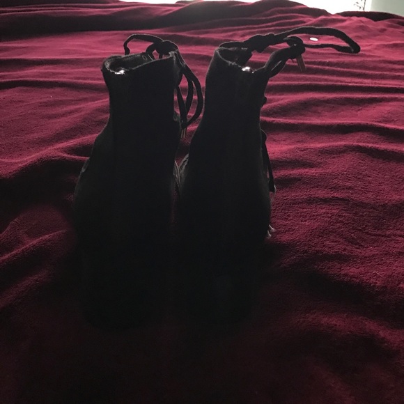 Shoes - Picture 3 of 4