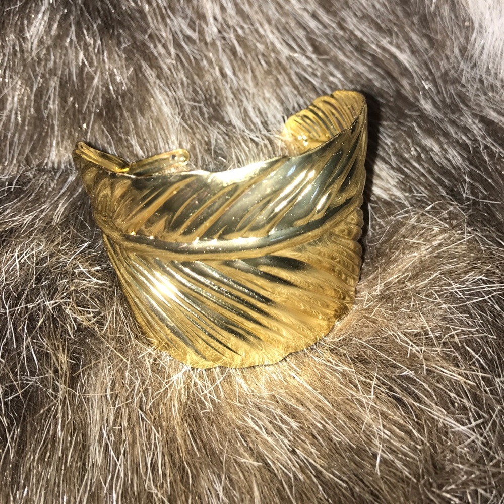 Beautiful feather bracelet 😊✔️