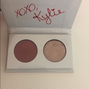 Kylie Cosmetics- Smooch Eyeshadow/ Lip Kit