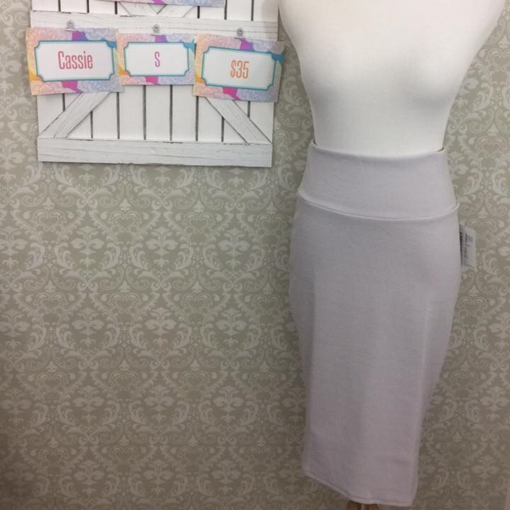 ⭐️Lowest Price🚫Offers⭐️NWT LuLaRoe S Cassie