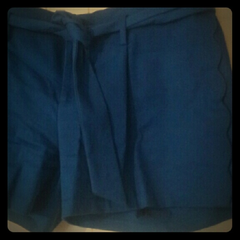 NAVY BLUE SHORTS??