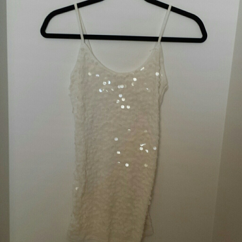 Talk top with sequins