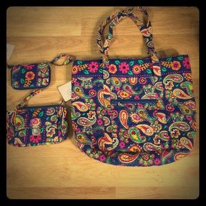NWT Three Piece Quilted Floral Bag Set