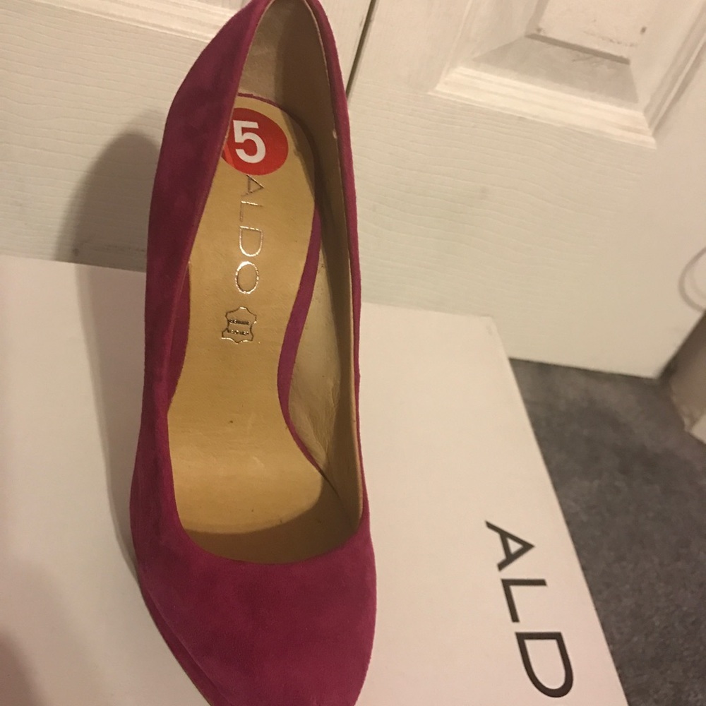 Brand new Aldo shoes size 5 with the original box!