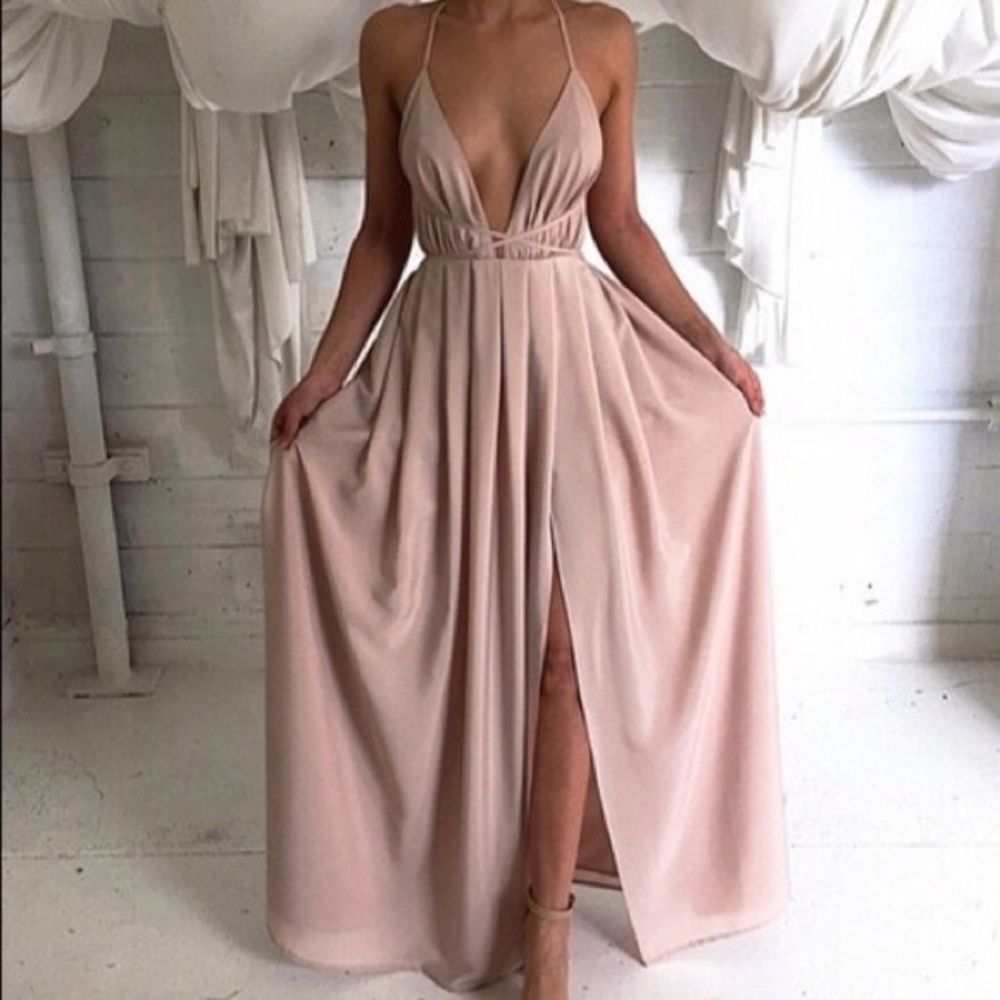 Gorgeous Deep V Silk Formal/Prom Dress 👗 😍
