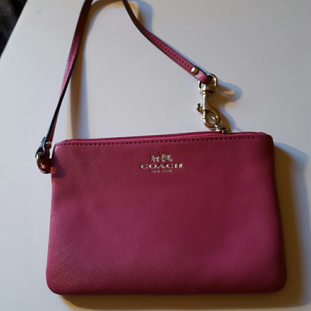 Plum wristlet great condition