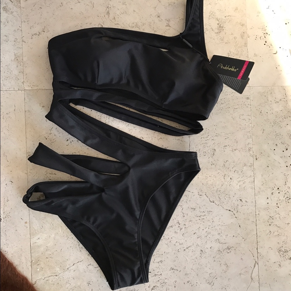 One piece swimsuit - Picture 3 of 3