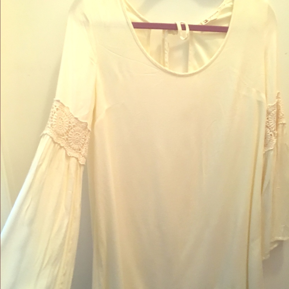 Adorable cream dress!