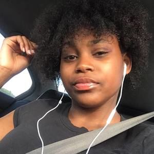 Meet your Posher, Desiree