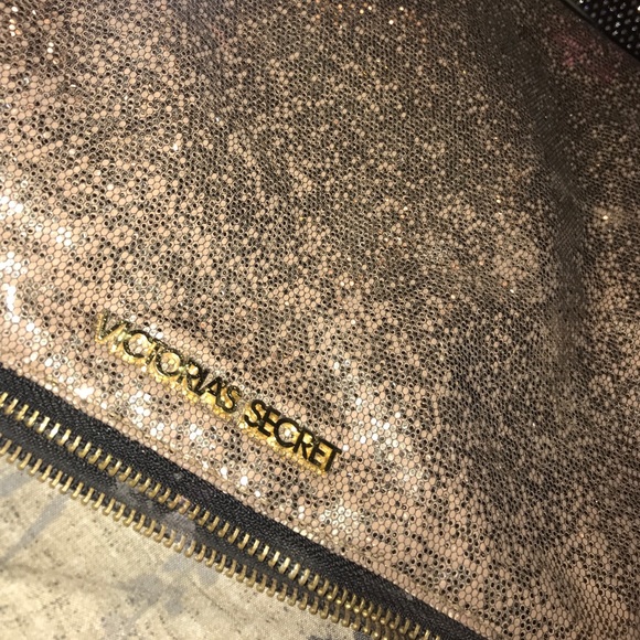 Victoria secret clutch - Picture 2 of 3