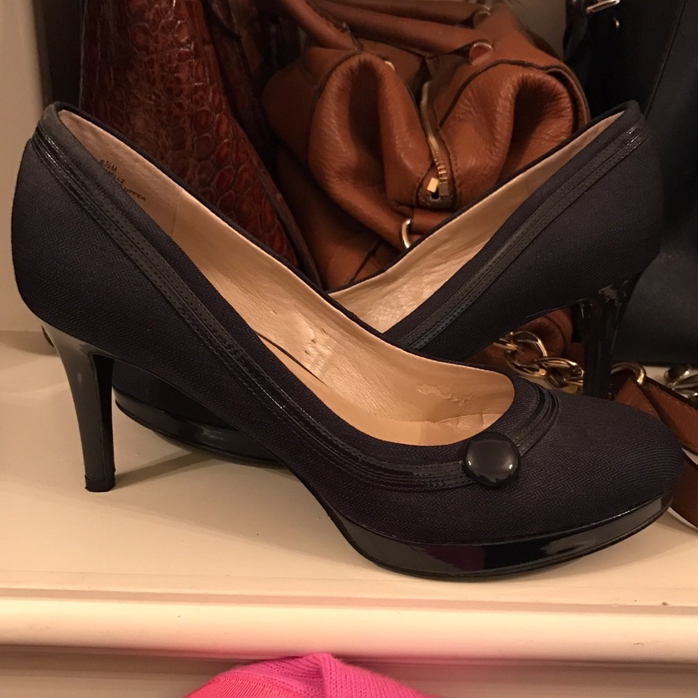 Navy Round Toe Nine West Pumps Sz 6.5