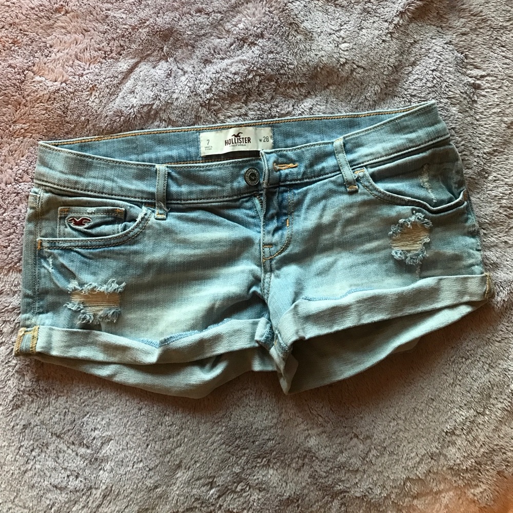Hollister distressed cuffed shorts- size 7 (28)