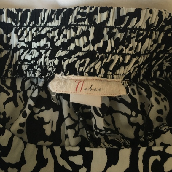 S H O R T S // FUN BLACK AND WHITE PRINT - Picture 3 of 3