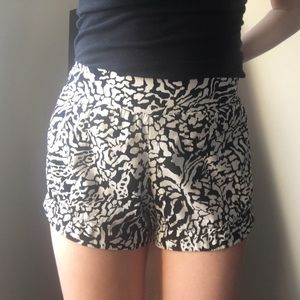 S H O R T S // FUN BLACK AND WHITE PRINT