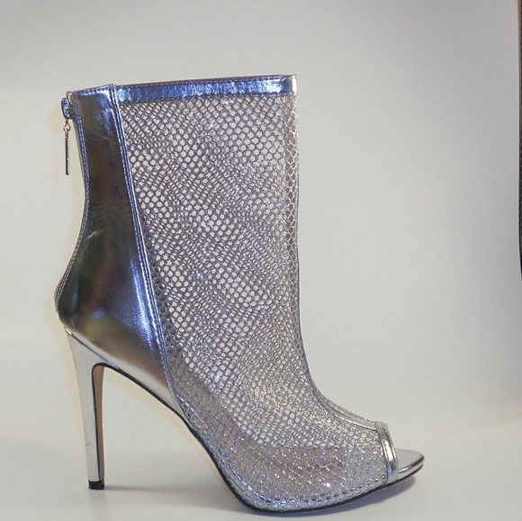 ๐HP!๐ ๐ธ๐ธ๐ผSILVER GLITTER HEELS๐น๐ธ๐ผ - Picture 2 of 4