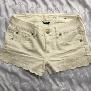 American Eagle cream colored jean shorts