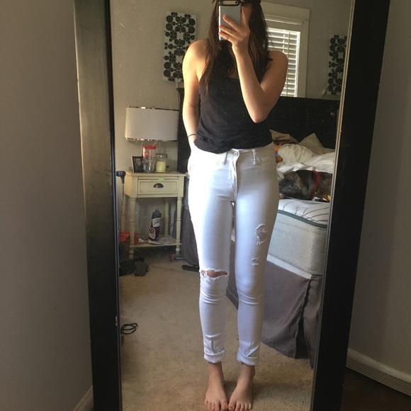 ABERCROMBIE & FITCH // WHITE DISTRESSED DENIM JEAN - Picture 4 of 4