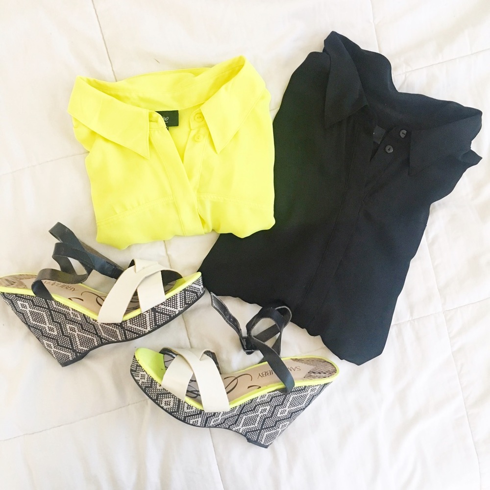 SOLD IN BUNDLE || 2 sleeveless collared button ups