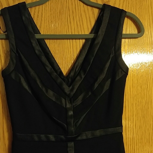 Body con Deep v black mini dress with satin detal - Picture 2 of 2