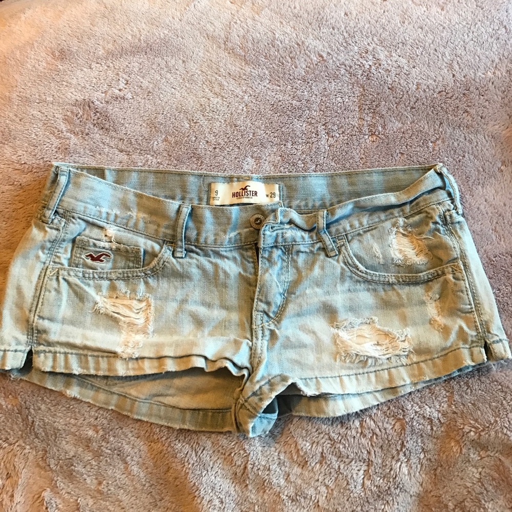 Hollister distressed shorts- size 9 (fits a 7)