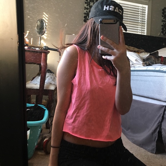 C R O P P E D  T A N K // HOT PINK AEO - Picture 1 of 3