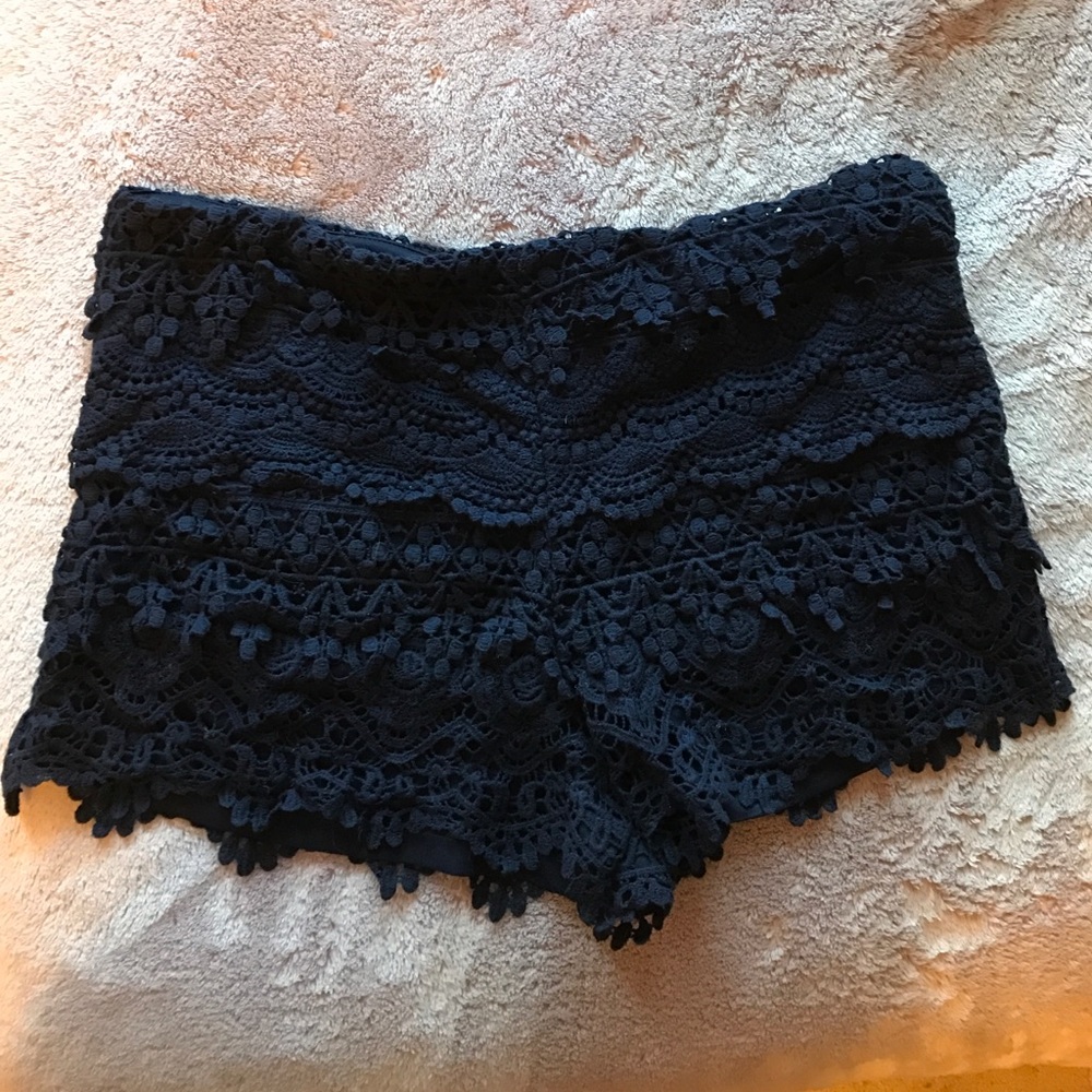 GB dillard's brand navy ruffle shorts size L