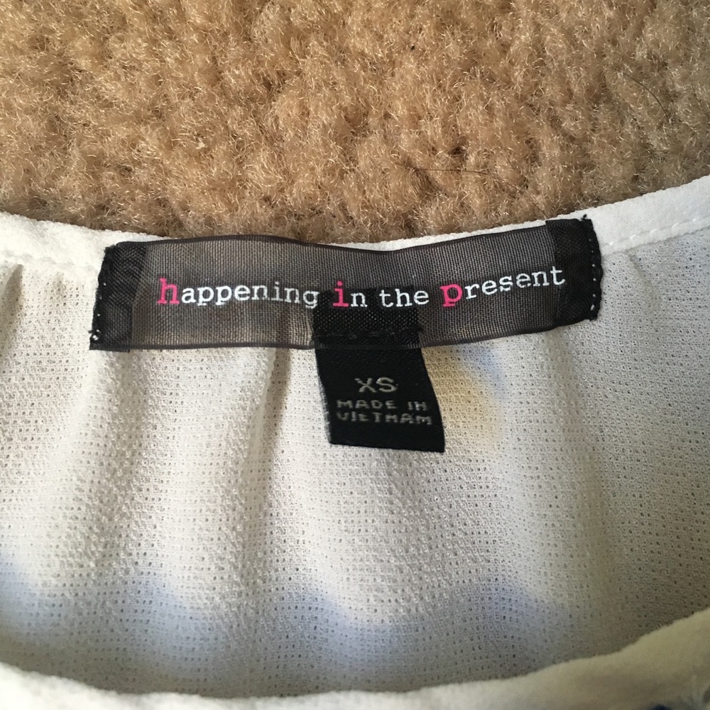 H I P P I E  S H I R T // GET IT BEFORE IT'S GONE! - Picture 3 of 4