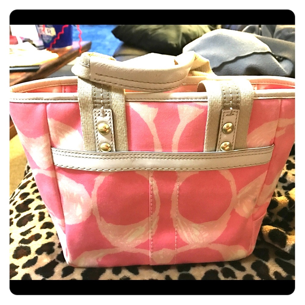 Super cute coach purse 👛