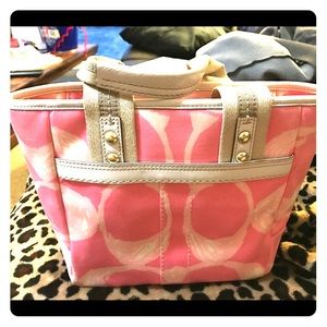 Super cute coach purse 👛