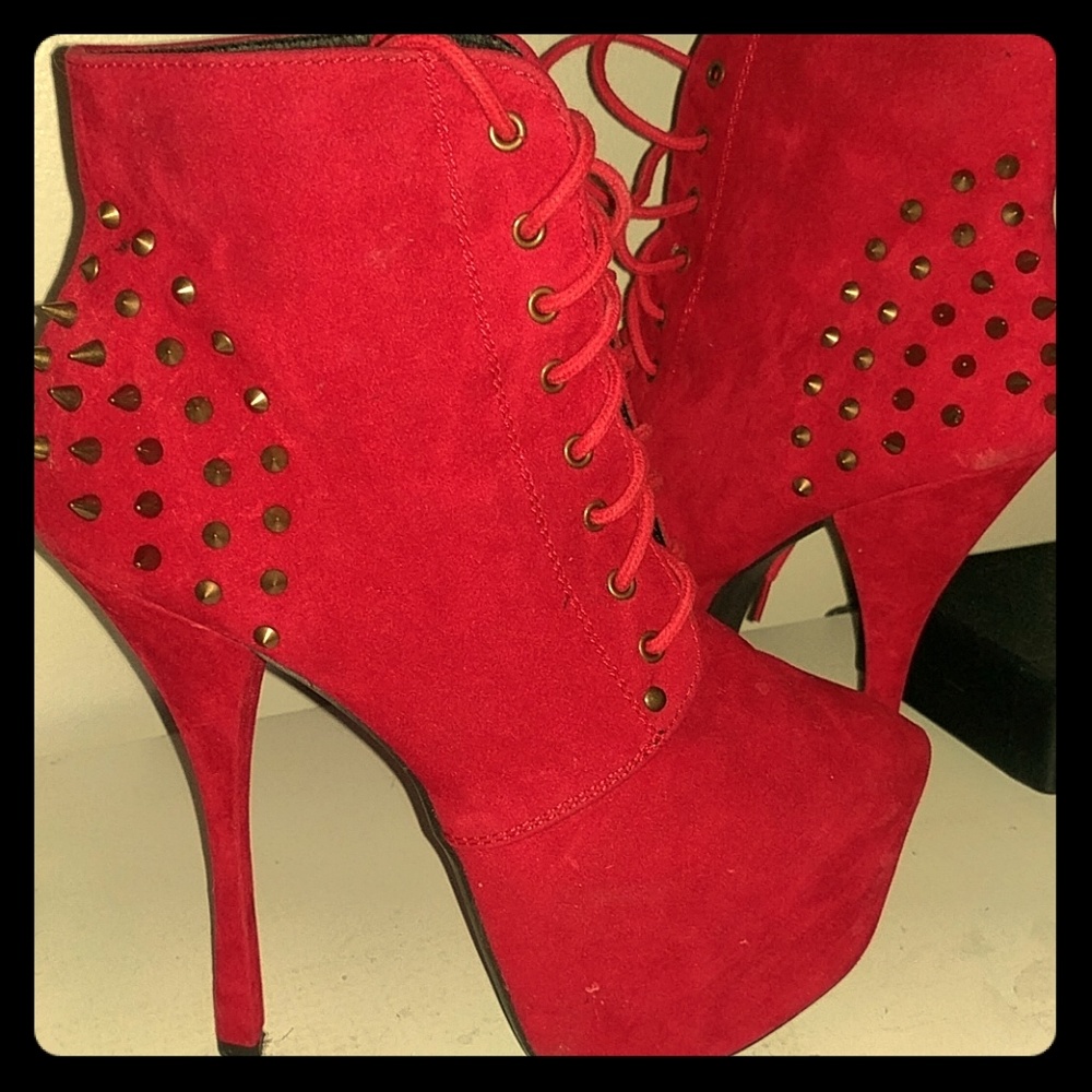 Perfect Red suede boots