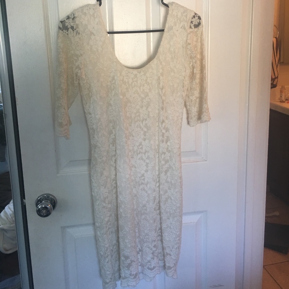Short lace bodycon dress
