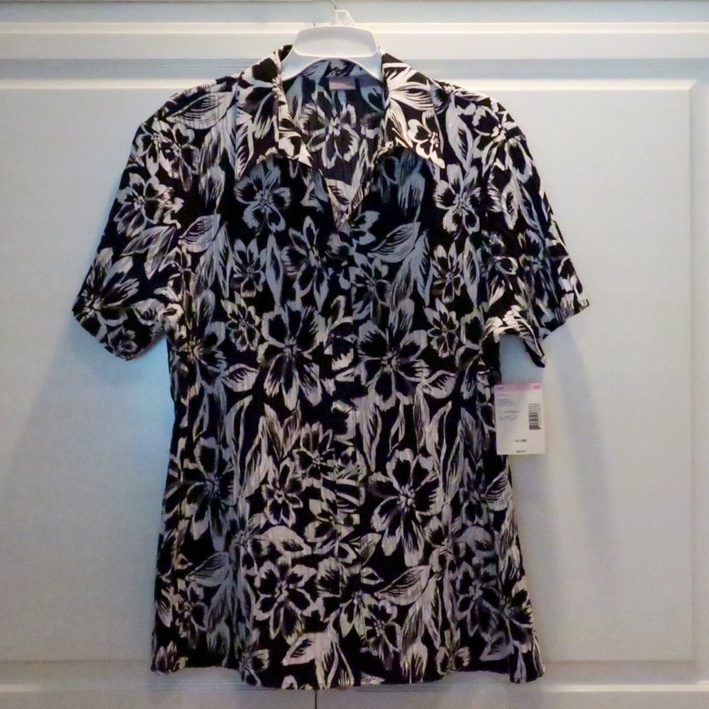 PLUS 18W NWT Black White Floral Print Button Down