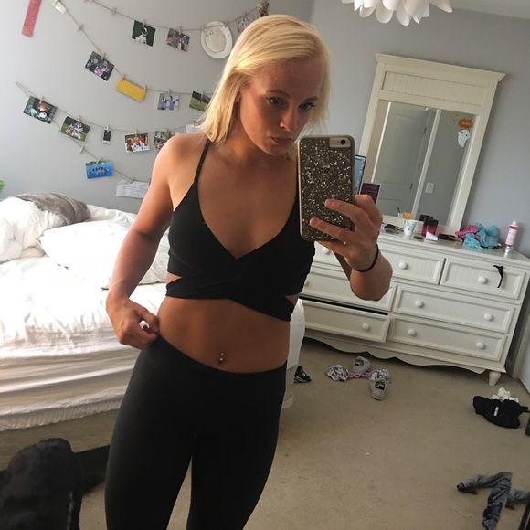 Crop top - Picture 2 of 3