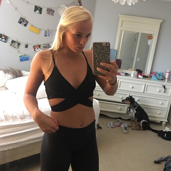 Crop top - Picture 1 of 3