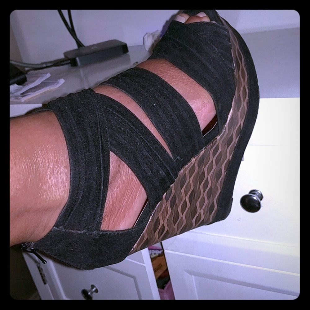 Black suede Wedges