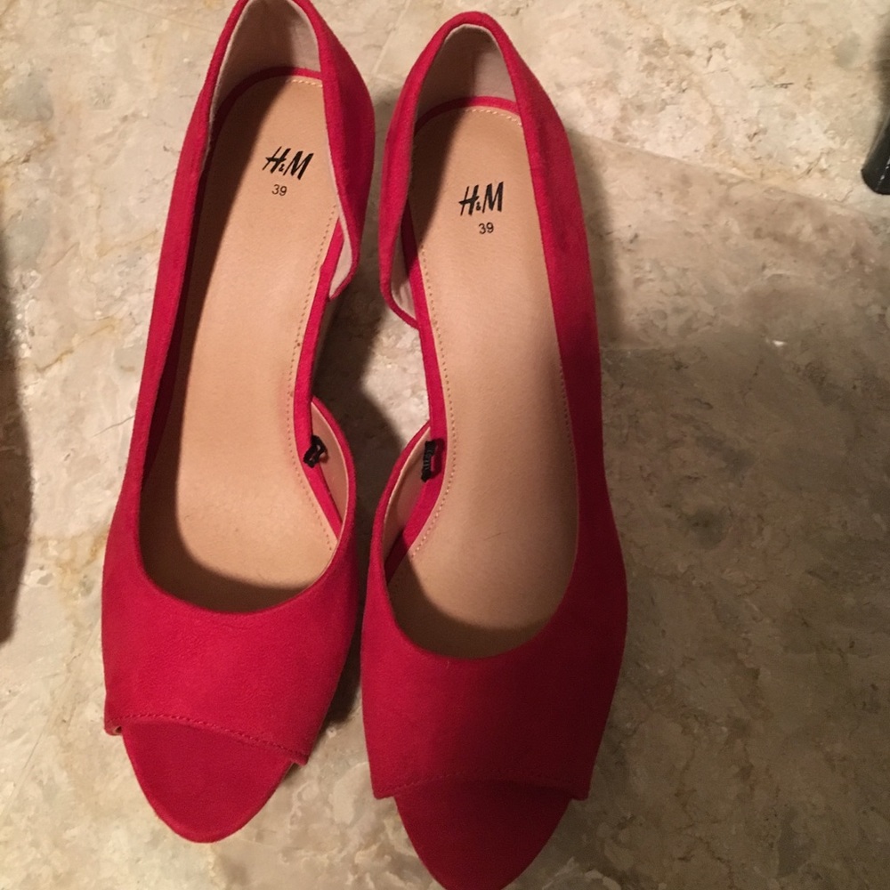 NEW H&M red peep toe suede wedges. SZ 8.