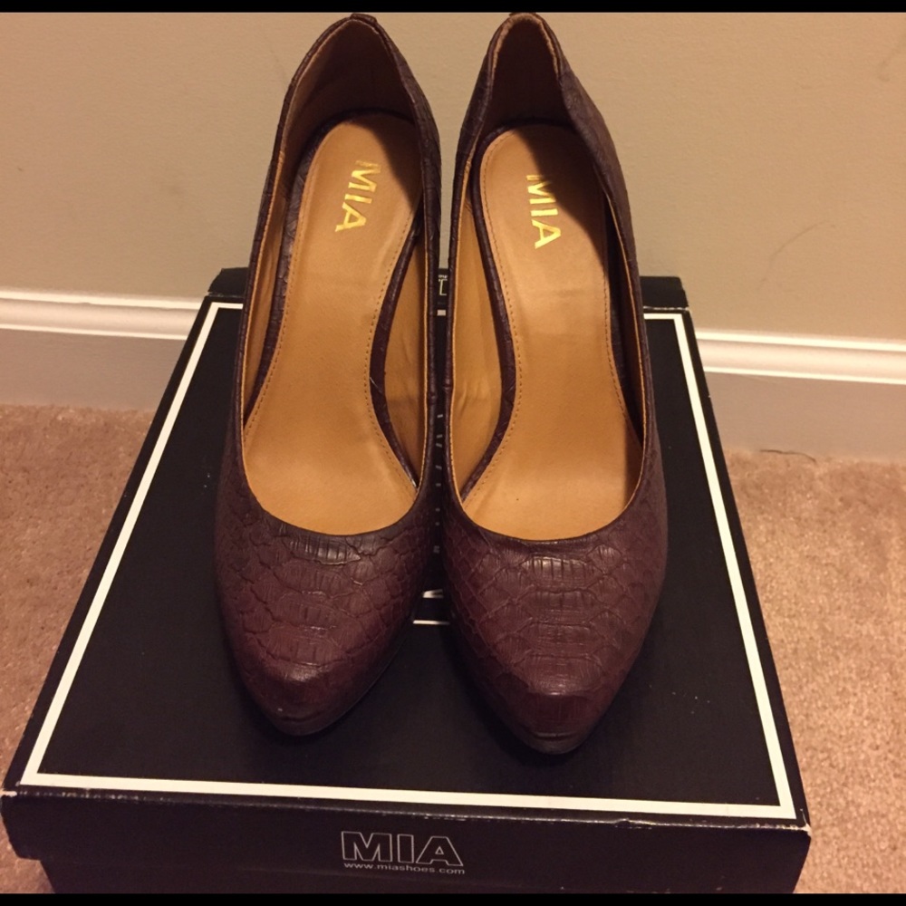 Mia Burgundy Python Heels! - image 1