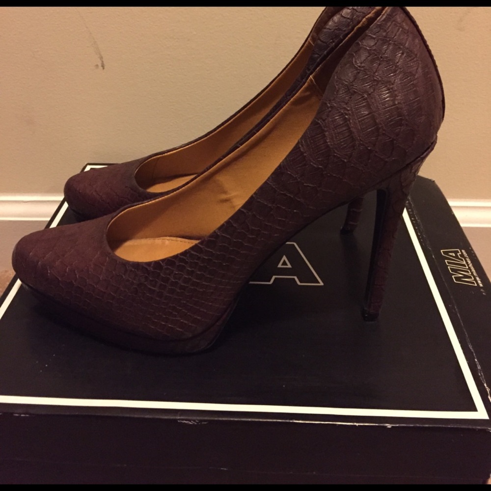 Mia Burgundy Python Heels! - image 2