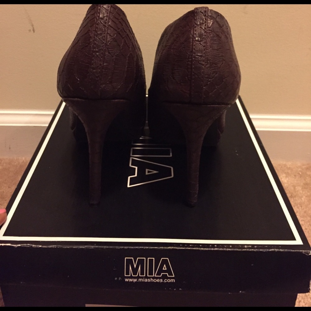 Mia Burgundy Python Heels! - image 3