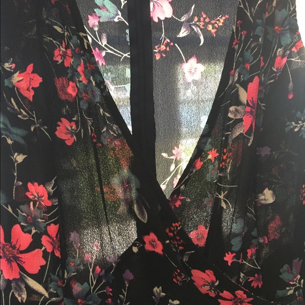 🔴2 SMALLS LEFT🔴 Floral Print Romper - Picture 5 of 7