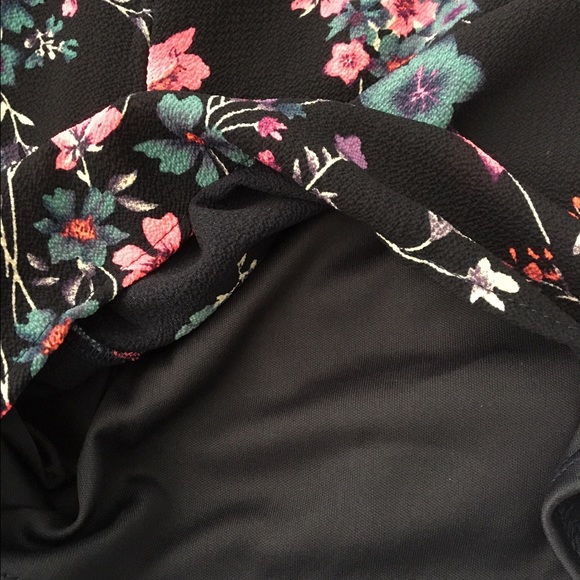 🔴2 SMALLS LEFT🔴 Floral Print Romper - Picture 7 of 7