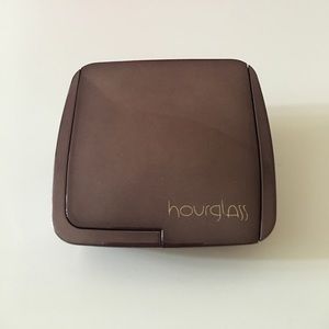Hourglass Ambient Lighting Powder