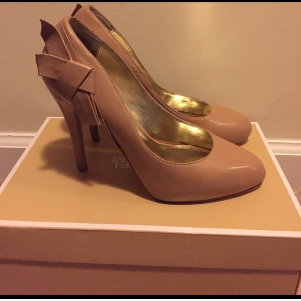 Charles by Charles David blush pumps